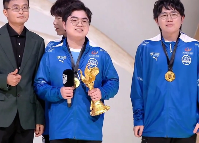 estar子阳暗示fmvp皮肤给东皇,没听何老板的话,张飞牛魔错付了