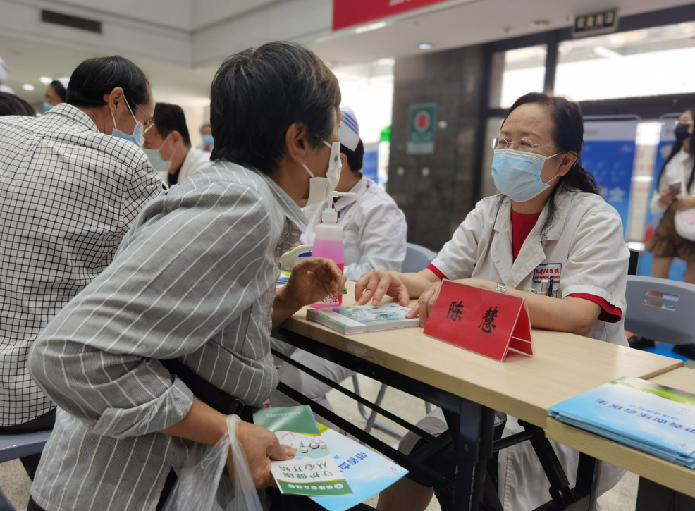 全国高血压日|省立医院心内科专家义诊现场呼吁患者:比降压更重要的是