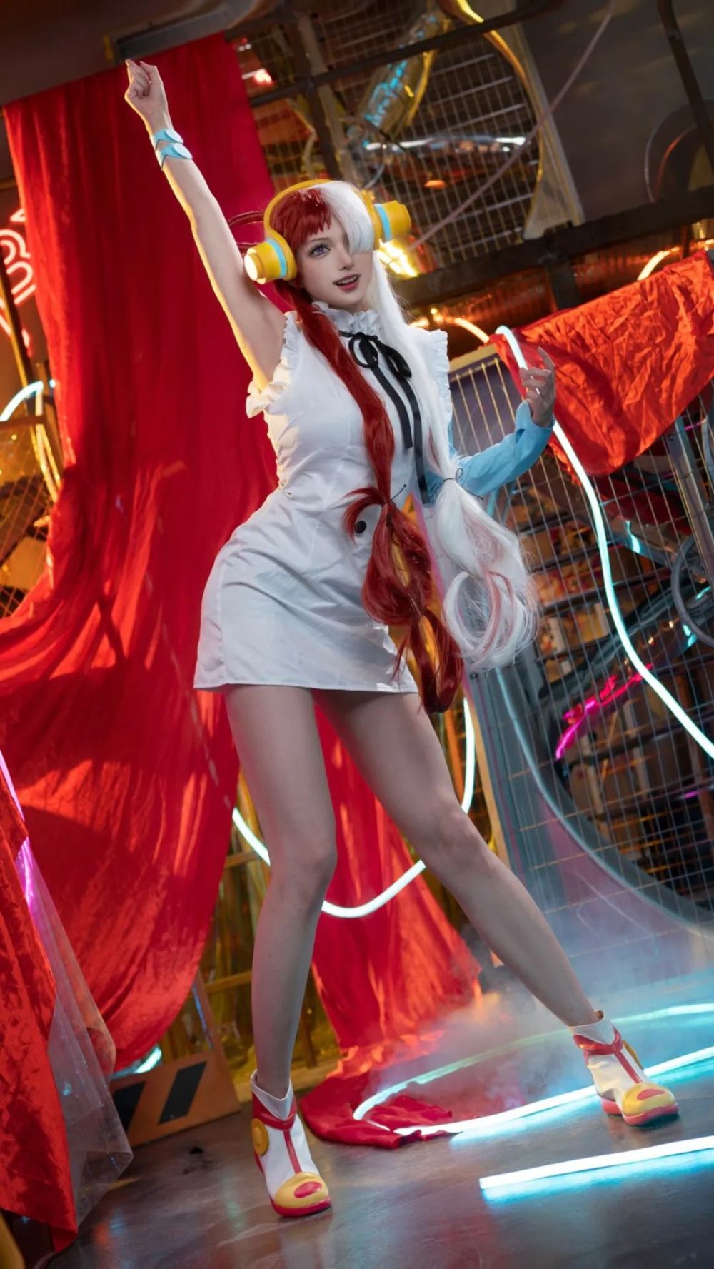 海贼王红发歌姬uta乌塔cos正片,热衷搞怪的多变性格_腾讯新闻