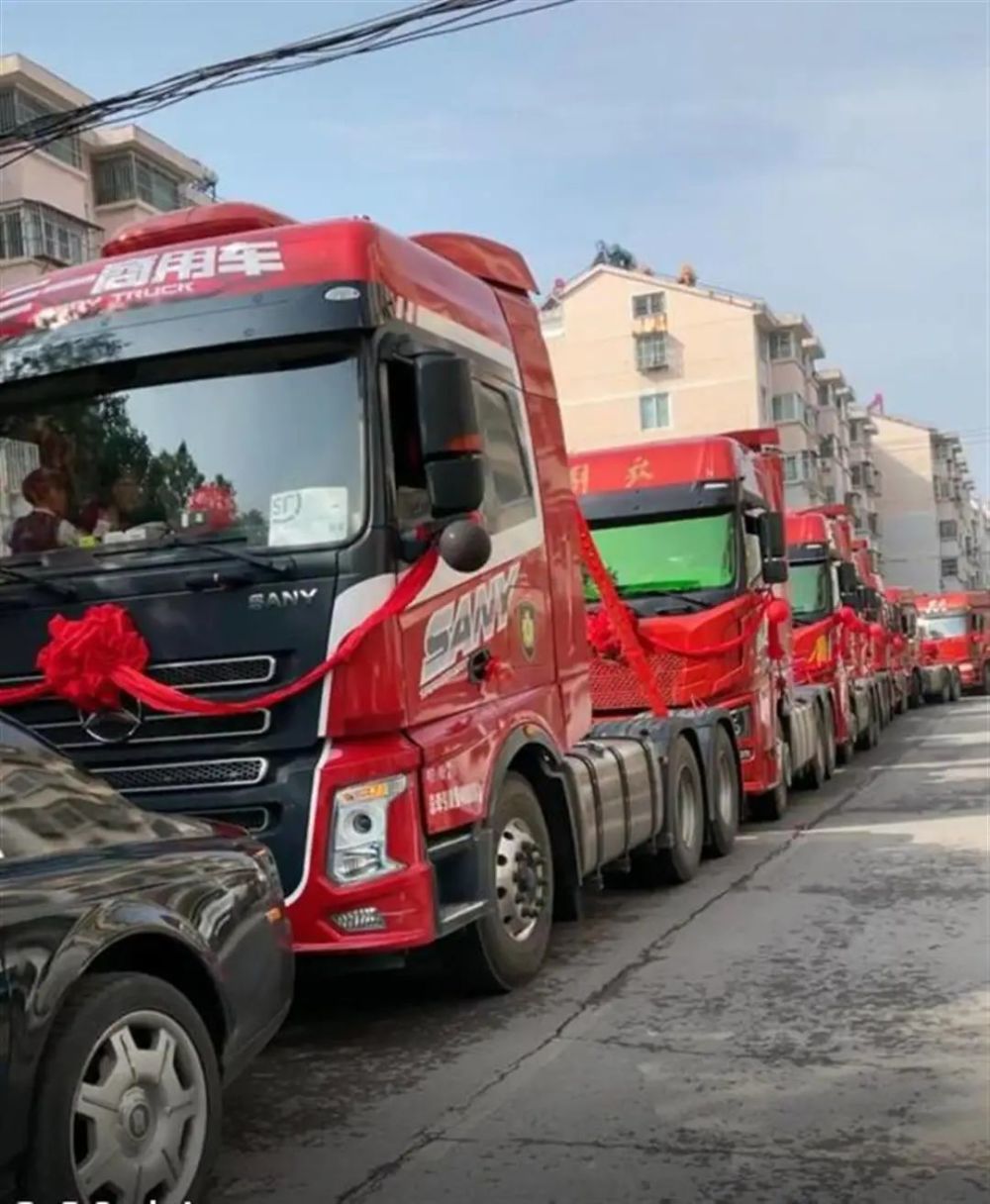 安徽:一对新人结婚用9台半挂车迎亲_腾讯新闻