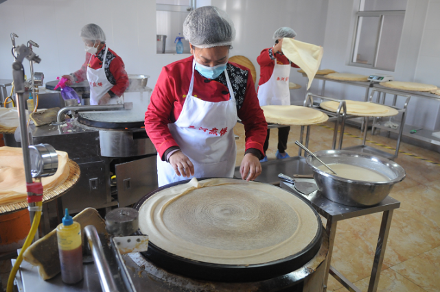 名吃,今年8月,淄博市淄川区西河镇专门成立了山东大煎饼文化博物馆,设