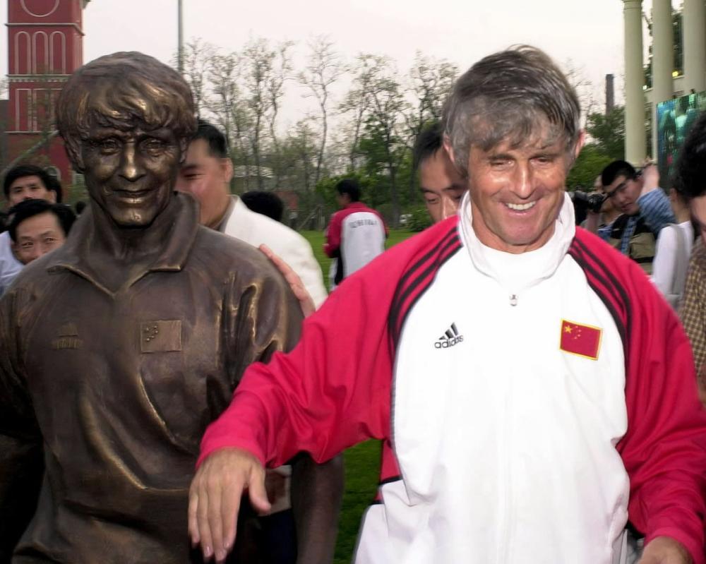 国足世界杯出线21周年,神奇主帅米卢寄语:期待中国队晋级2026年世界杯