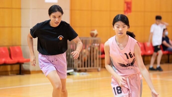 市运会"我的运动家"|前上海女篮选手林贝叶寄语儿女:愿体育伴他们一生
