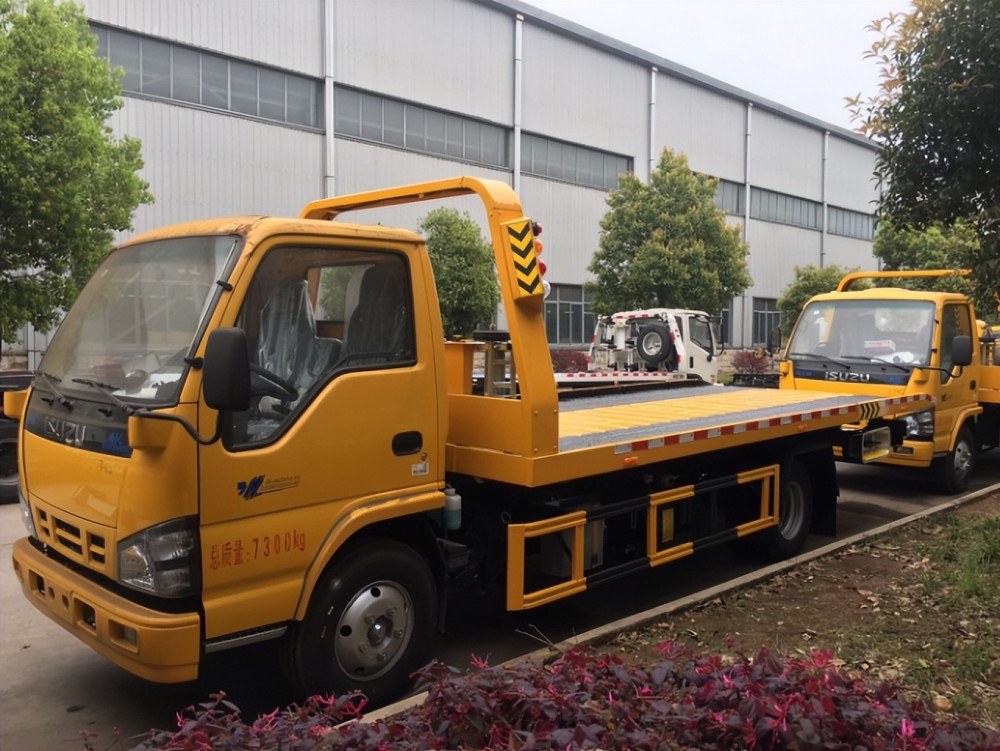 五十铃一拖二清障车拥25m钢丝绳可托举18t