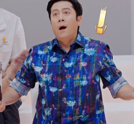 舒畅不高兴何炅尴尬抠脚趾蔡国庆被嫌太老明星直播差距明显