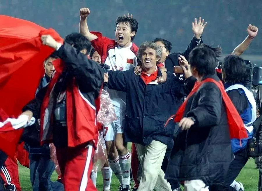 国足世界杯出线21周年,神奇主帅米卢现身嘉定翔立方!_腾讯新闻