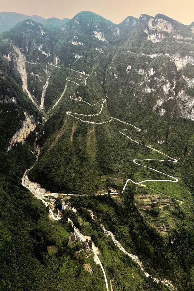 7年凿山修"天路",重庆巫山下庄村的"桃花源记"