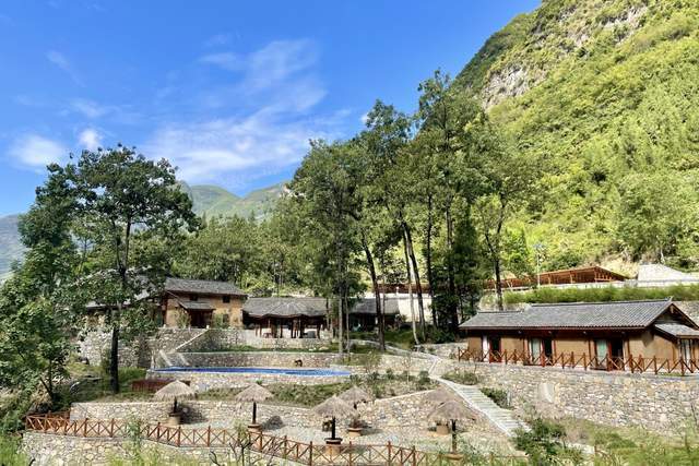 7年凿山修"天路",重庆巫山下庄村的"桃花源记"_腾讯新闻