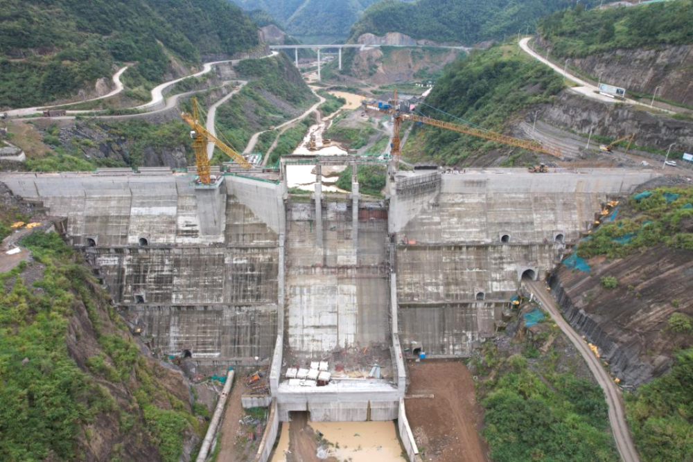 国家节水供水重大水利工程台州市朱溪水库大坝顺利结顶_腾讯新闻
