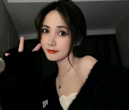 ag一诺大9岁女友曝光练马超只是为了带妹粉丝恐难以接受