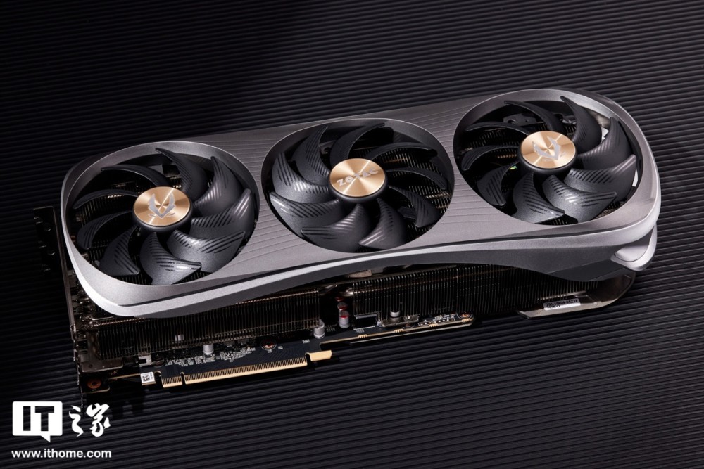 索泰rtx4090ampextremeairo显卡图赏方正时代圆润设计