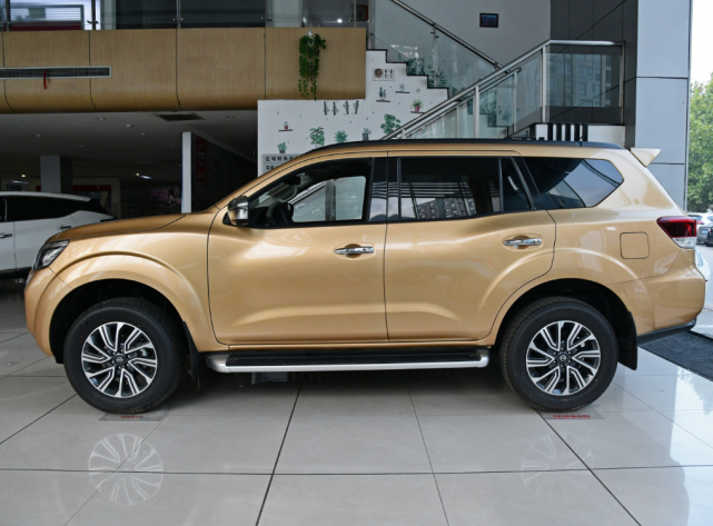 号称"小途乐",硬气不输汉兰达,标配非承载车身,可代步可越野