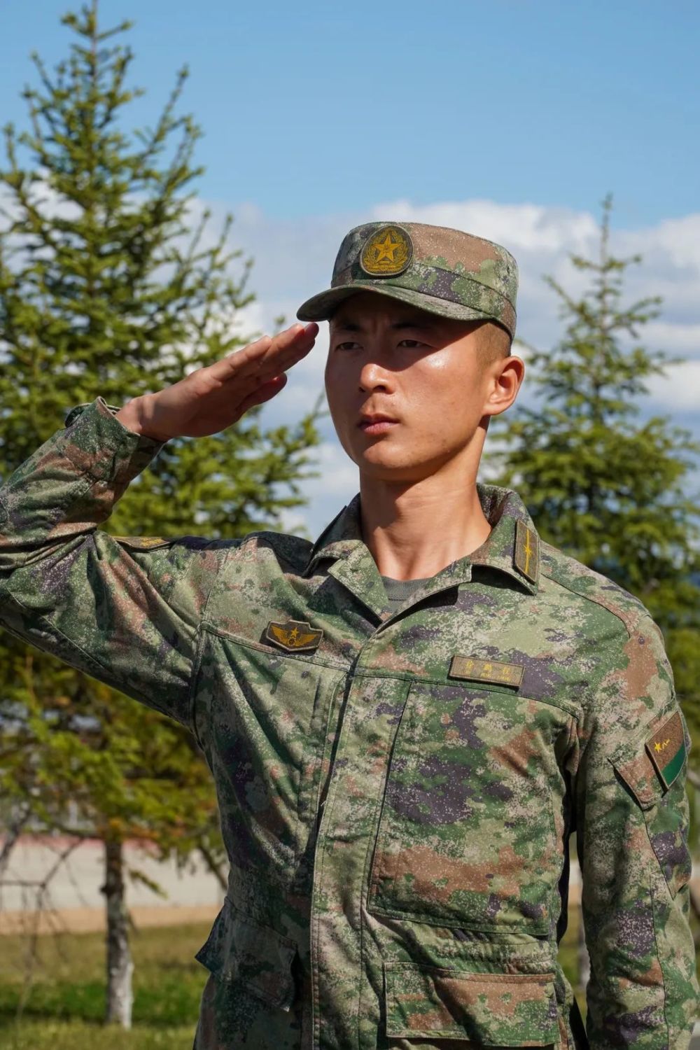 14@张麒:  争当"四有"军人,争做排头尖兵.