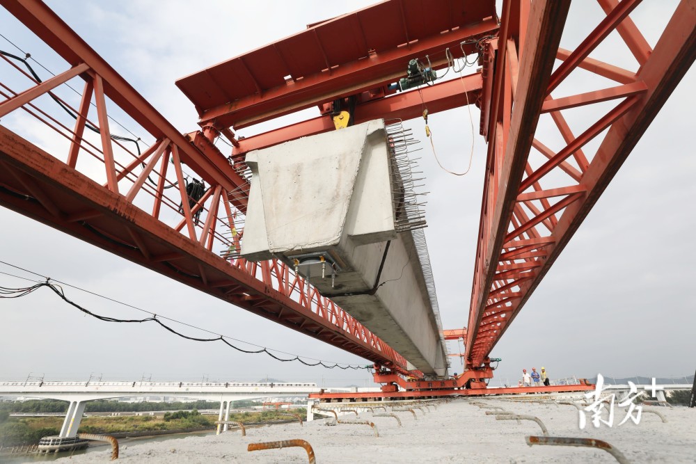 视频｜关注深中通道建设——深圳侧接线砼箱梁架设实录_腾讯新闻