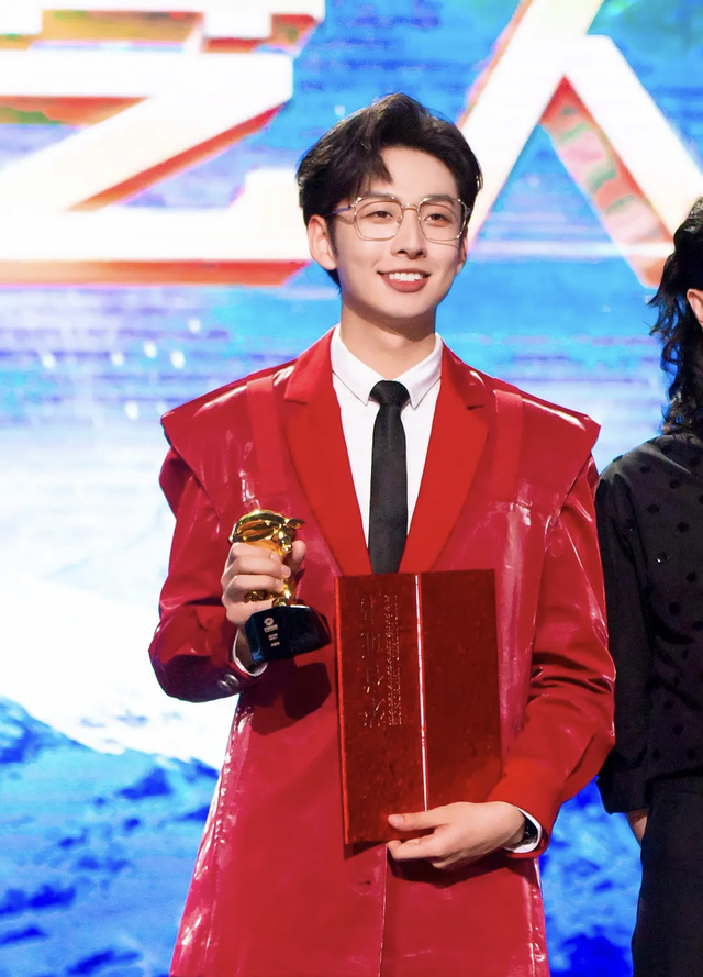 "芒果亲儿子"齐思钧,28岁崭露头角,网友评论说何炅接班人有了插图12