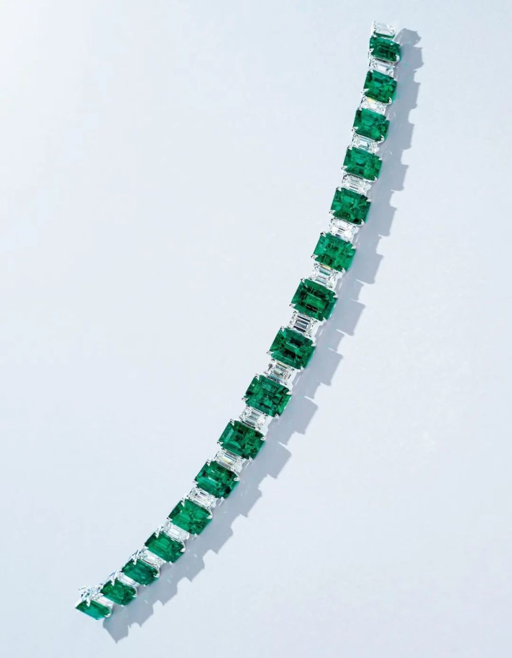 39 克拉缅甸「皇家蓝」蓝宝石配钻石耳环,未经加热附 grs