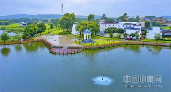 赖庆龙/摄走进翁源县翁城镇,镇政府不设围墙,开放而立,始建于1952年的