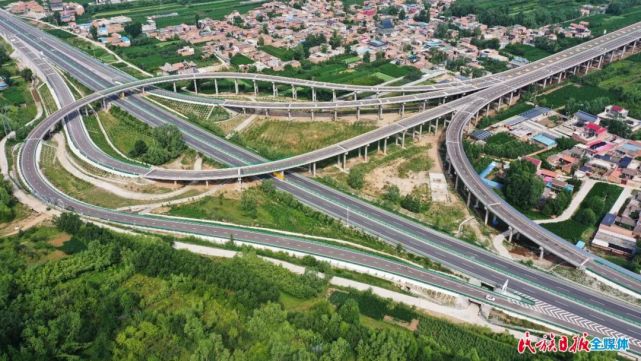 兰合铁路,兰永临高速项目建设只是全州大建设大发展的一个个缩影.
