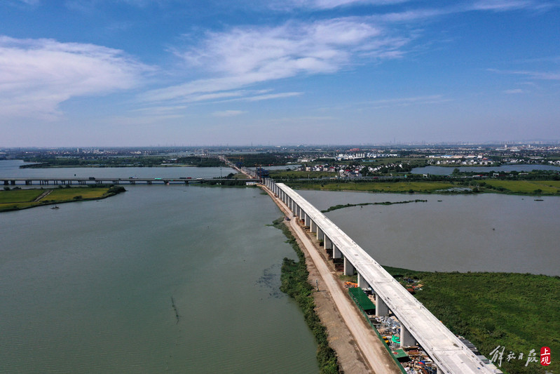 钢铁长龙向上海延伸沪苏湖高铁10月中旬将完成元荡湖段架梁