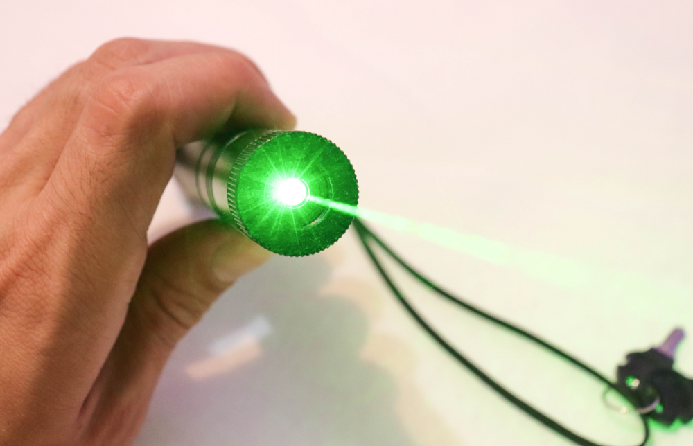 福州一小学生眼睛被激光笔照伤!医生:视力很难提高了_腾讯新闻