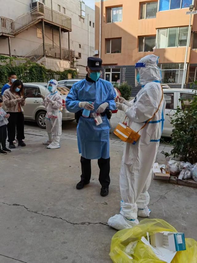 内蒙古出入境边防检查总站轮训大队四级警长王冰第一