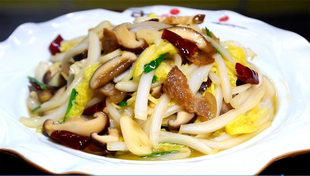 白菜香菇这样做鲜香清脆不出水开胃又下饭我家一周吃5次