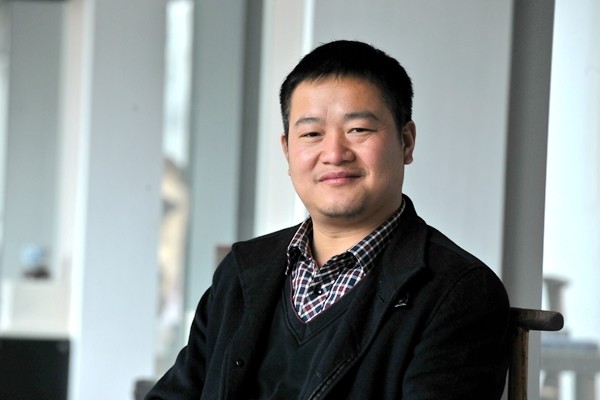 艺术家简介刘文良《茅古斯·田野舞蹈》 110x78cm