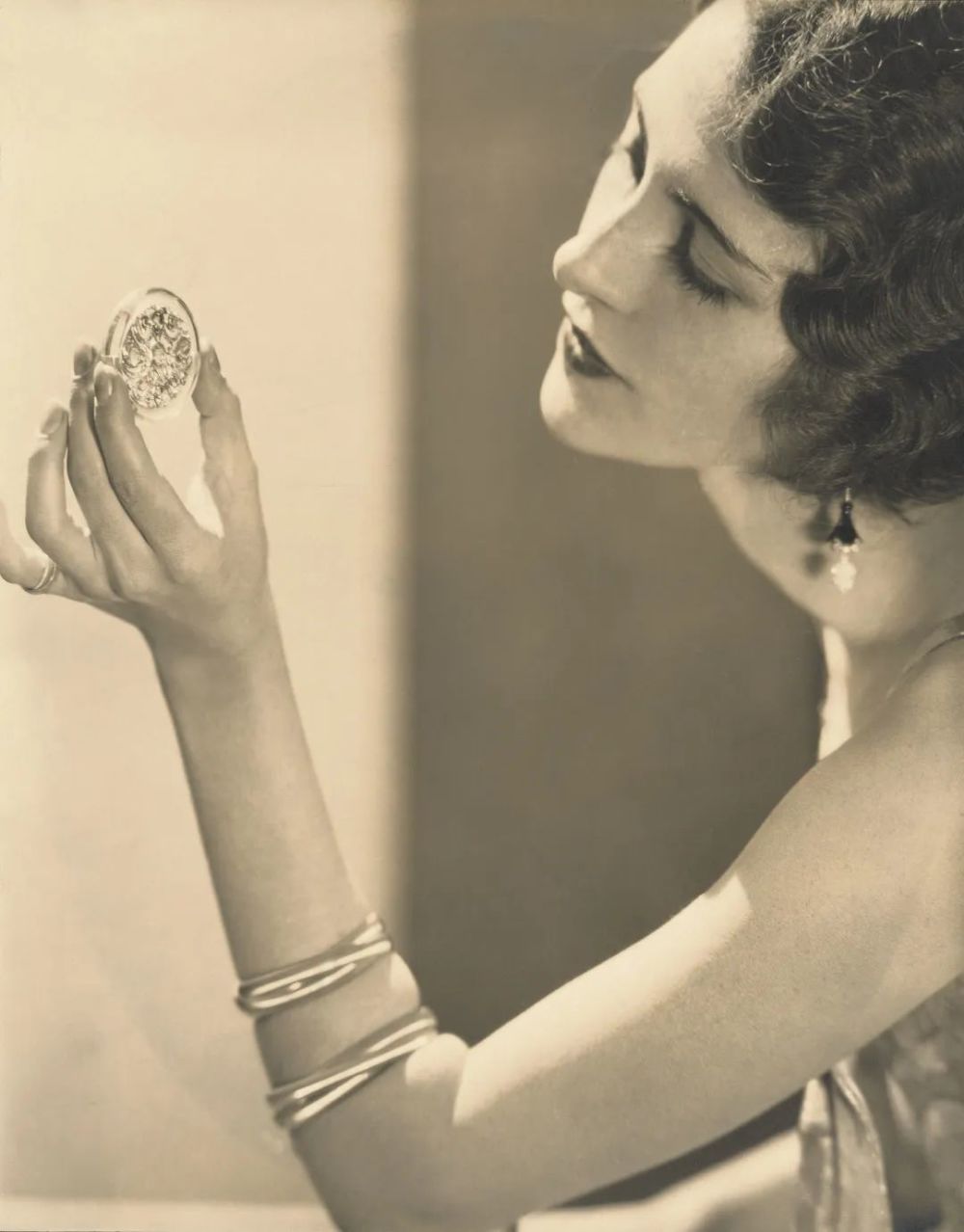 女性风格的演进，藏在一张张VOGUE经典影像里lily英语的lily币怎么用线上