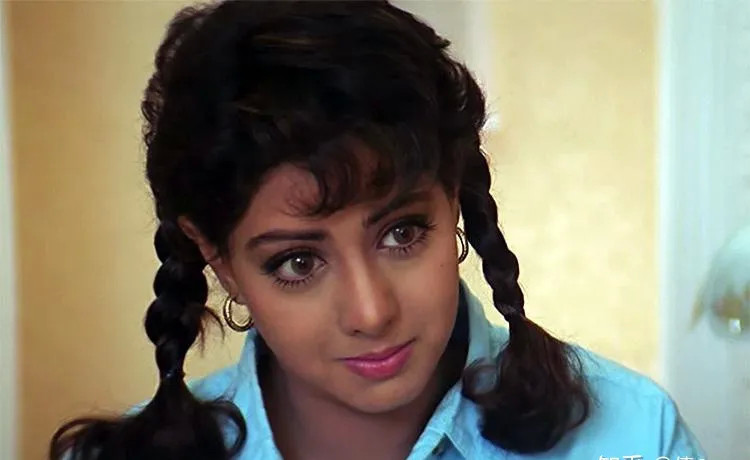 希里黛玉:从低种姓下民到印度国宝级演员,她54岁的一生既传奇又让人