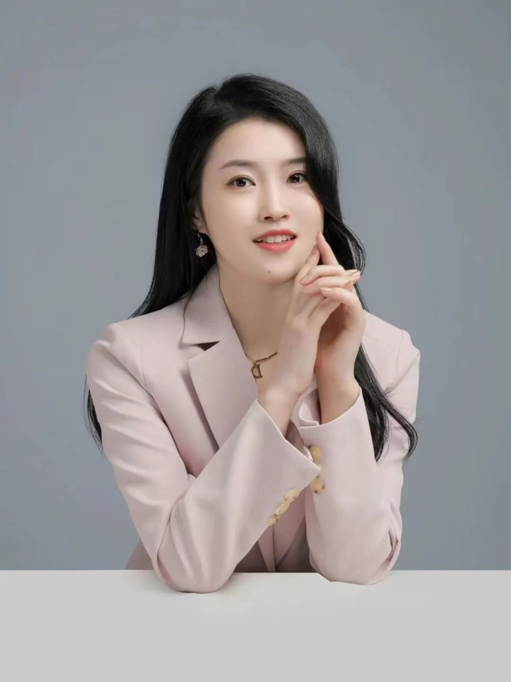 【投票】快来为城市生活频道优秀的播音员主持人,编辑记者投票啦!