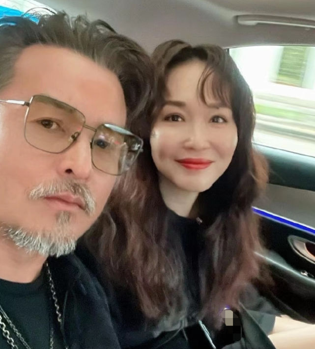 新加坡女神潘玲玲参加宴会!打扮精致似贵妇,曾患癌症头发掉光