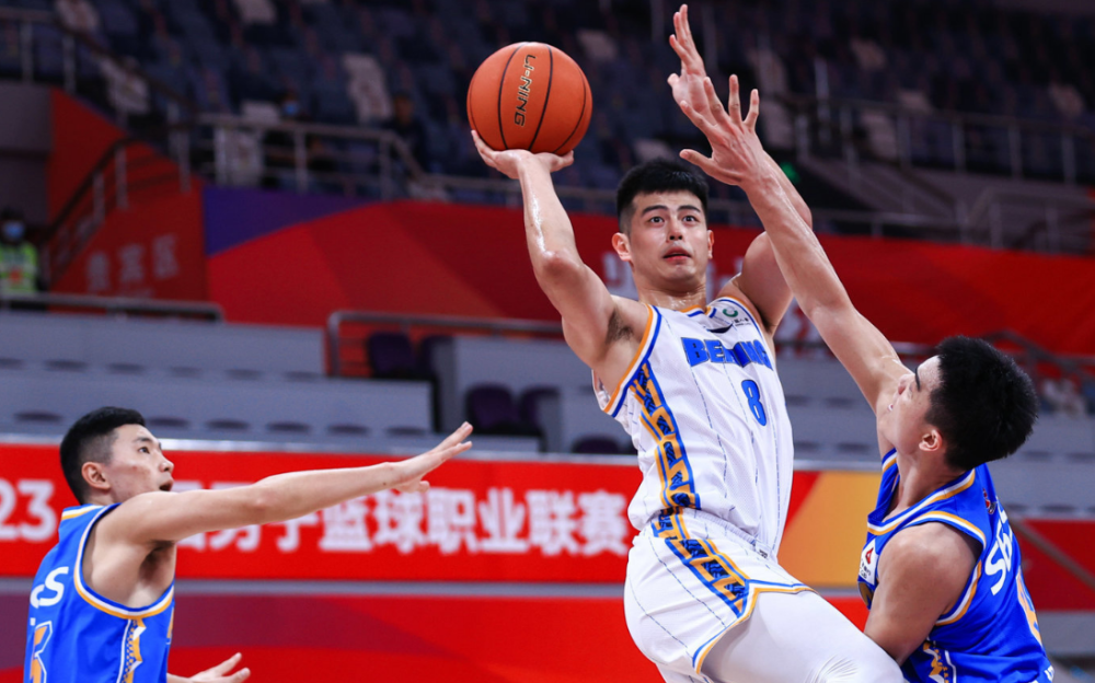 cba三消息:新疆18分大胜上海,北京首钢遭遇开门黑,琼斯被处罚