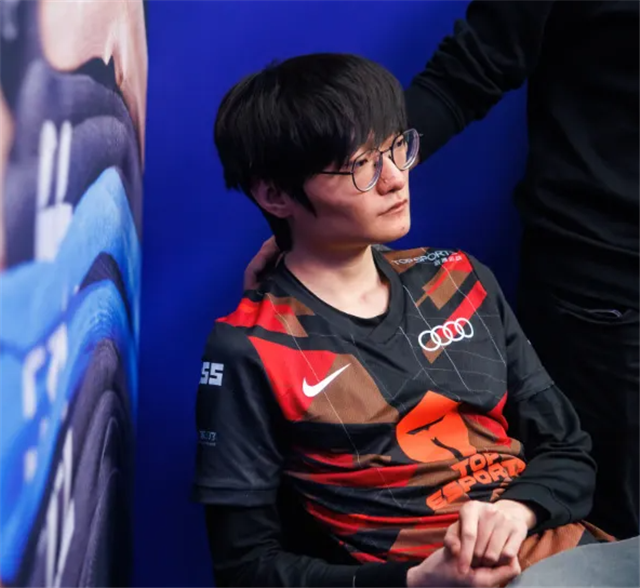 s12的小天经历二连败,表情变化让人鼻酸:重回s11小组