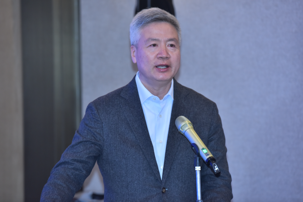 浙报集团社长,党委书记姜军在签约仪式上讲话.