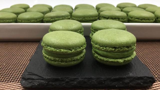 抹茶马卡龙,清新抹茶,香甜奶油,层层风味在口中依次迸发._腾讯新闻