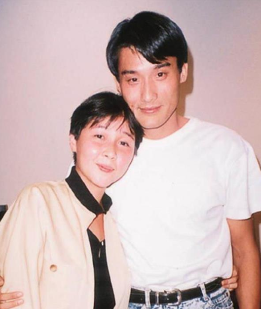 52岁“小昭”江希文被爆新恋情，曾被前律师男友家暴反目闹上法庭_腾讯新闻
