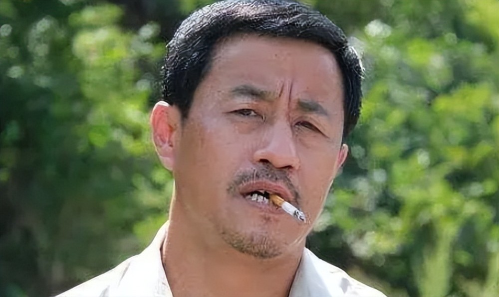 王小宝直播诉苦,埋怨师父赵本山管得太严,暗讽赵四只顾带货赚钱_腾讯