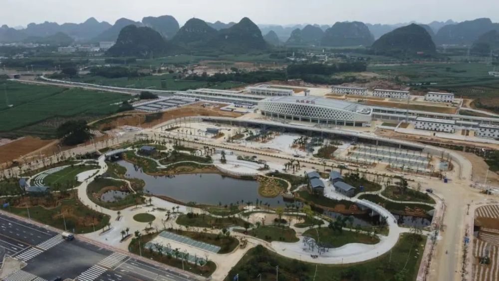南崇城际铁路扶绥南站站前公园10月底竣工投入使用_腾讯新闻