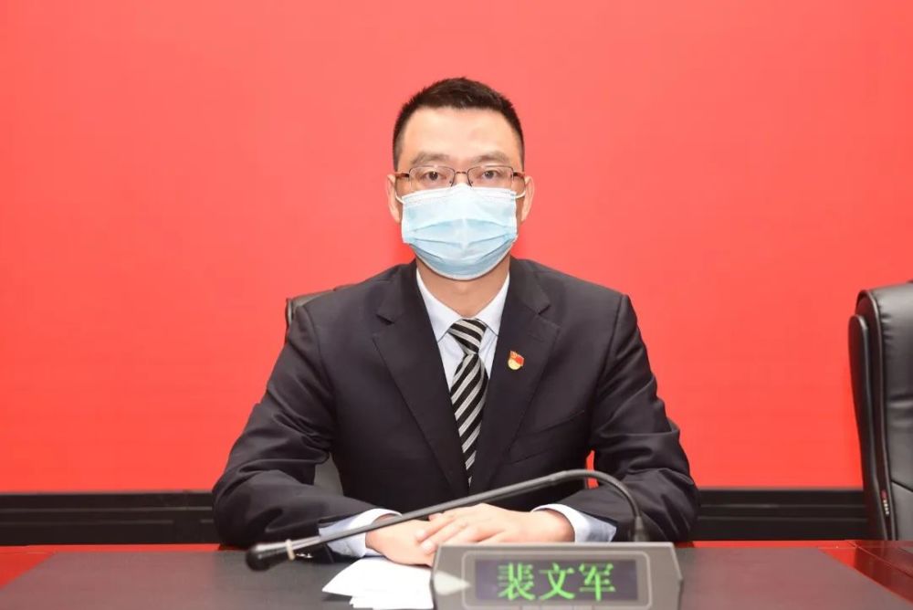 军作主题发布,并与西藏银行股份有限公司林芝分行党委书记,行长金晓斌