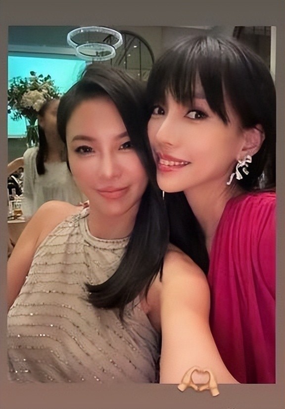 王力宏罕见露面头发杂乱精神萎靡与前妻李靓蕾形成鲜明对比