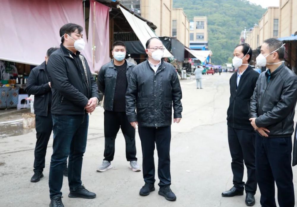 周舟调研疫情防控工作