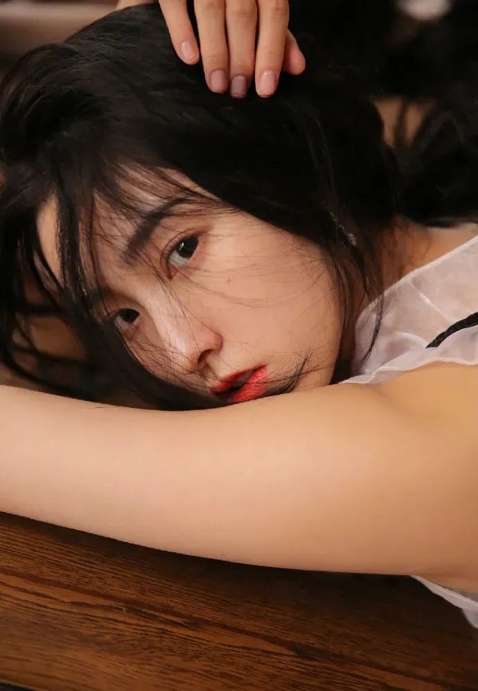 她叫陈嘉欣,就读于北京电影学院,身高172cm,双鱼座,爱好跳舞_腾讯新闻