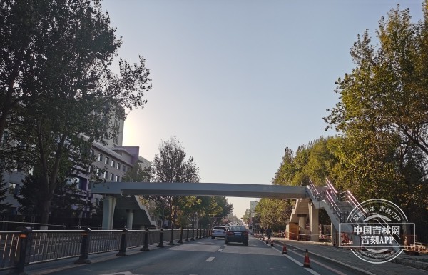 聚焦丨长春两所学校门口的天桥即将完工 有望10月底投入使用_腾讯新闻