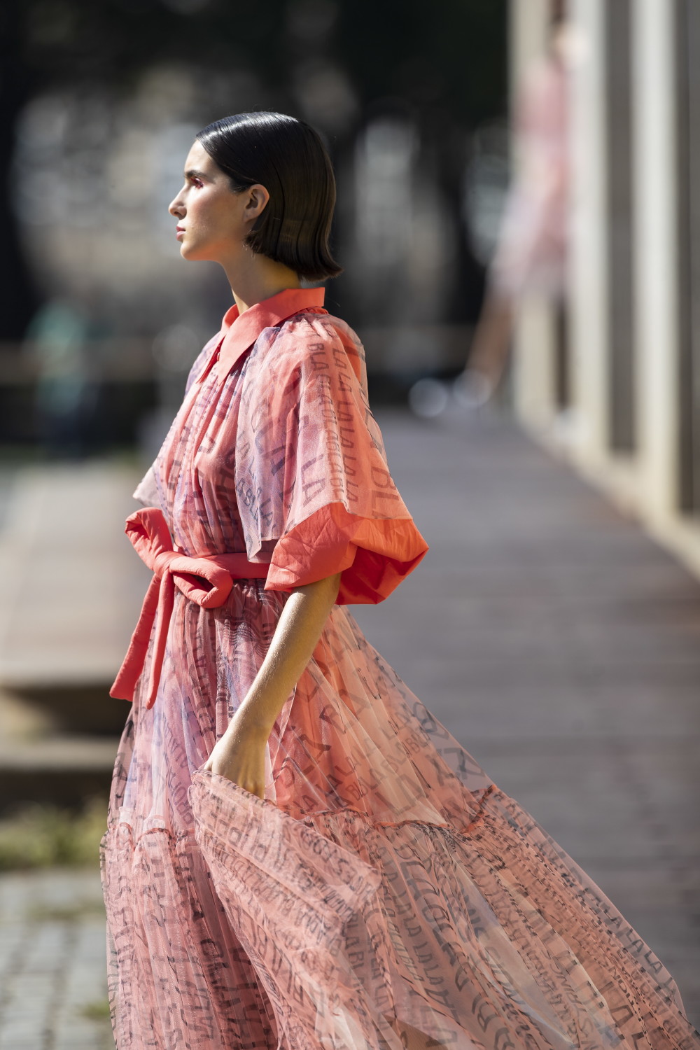 10月12日,模特在葡萄牙波尔图举行的第50届葡萄牙时装秀上展示katty