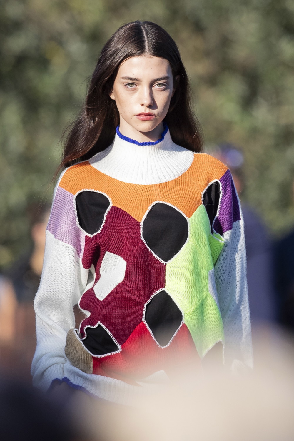 10月12日,模特在葡萄牙波尔图举行的第50届葡萄牙时装秀上展示katty