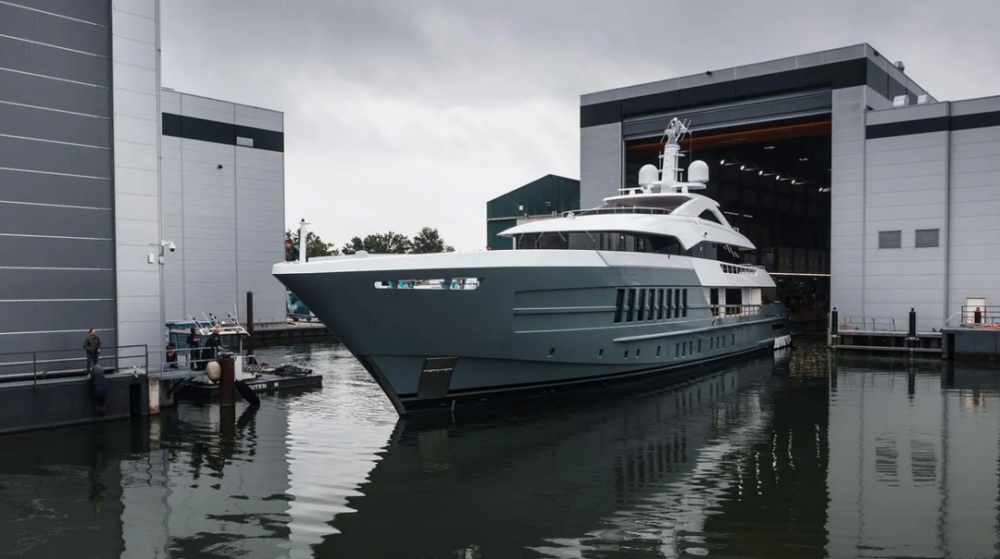 heesen55米超级游艇reliance号准备海试_腾讯新闻