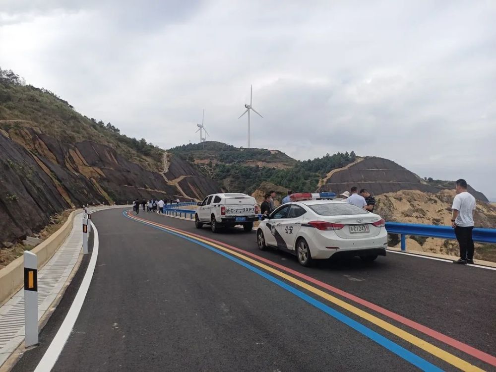 苍南168黄金海岸线石砰桥南至大岙心段炎亭至石砰段试通车