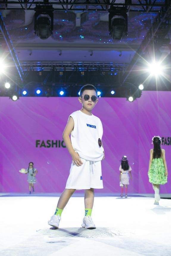 2022 FASHION WEEK 少儿时尚盛典小主持—印一然(图4)
