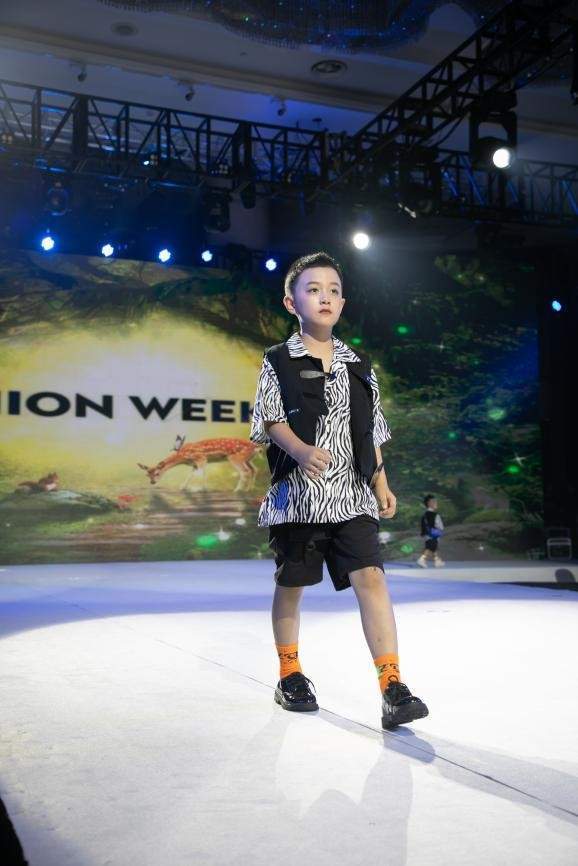 2022 FASHION WEEK 少儿时尚盛典小主持—印一然(图7)