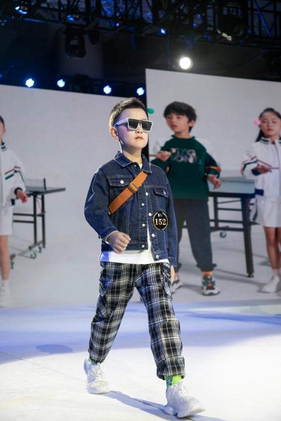 2022 FASHION WEEK 少儿时尚盛典小主持—印一然(图3)